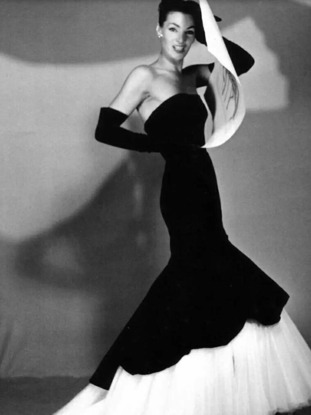 Hepburn Audrey Gown - Size 8 - Ships in 48 Hours - Picture 3 of 7